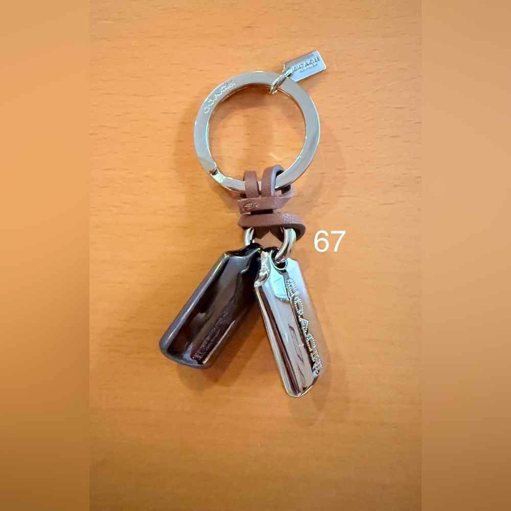 Coach Two Tone Hangtah Keychain. (67)